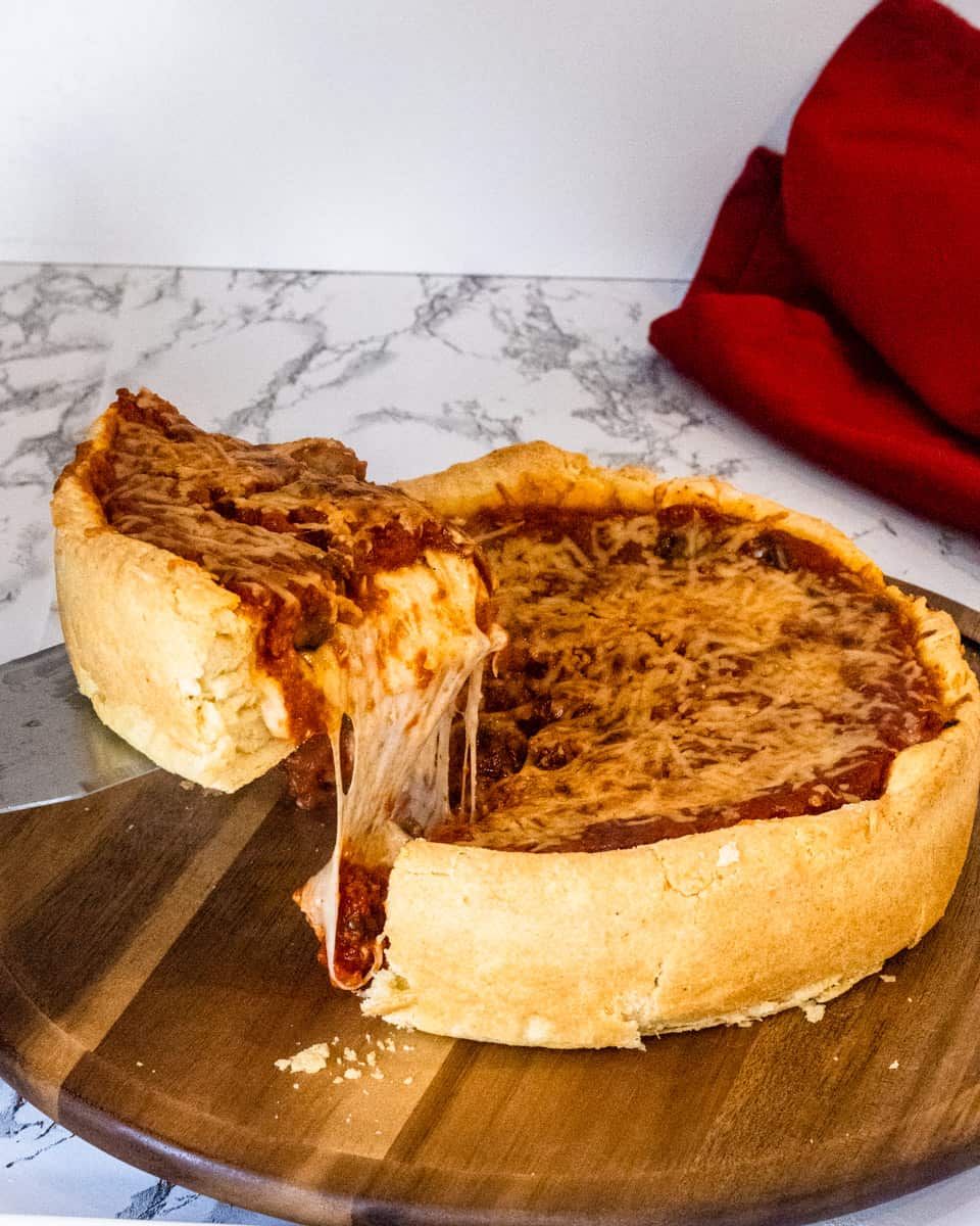 Chicago-styole deep dish pizza cheese pull
