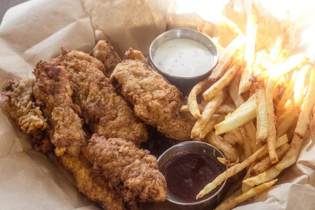 finger steaks in basekt with light shining on fries