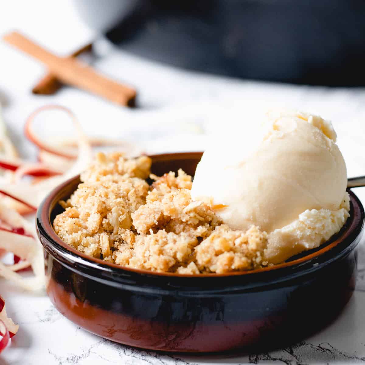 https://stateofdinner.com/wp-content/uploads/2020/10/apple-crisp-featured-1-of-1.jpg