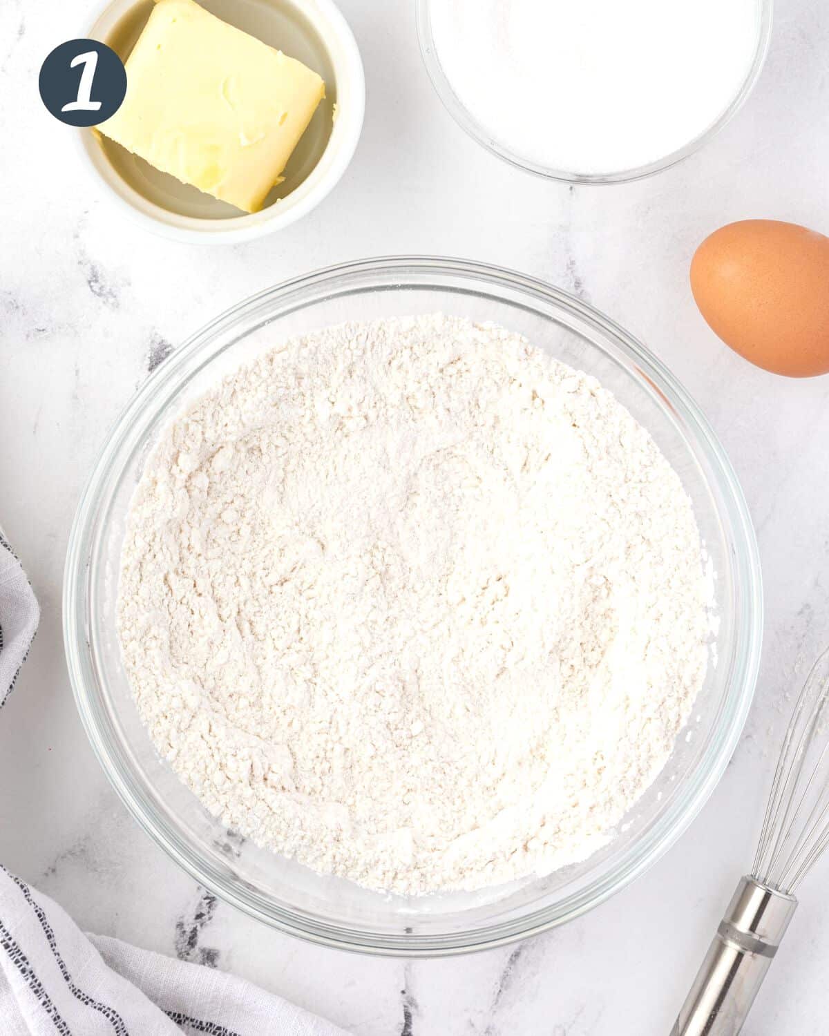 Bowl of flour and dry ingredients after mixing.