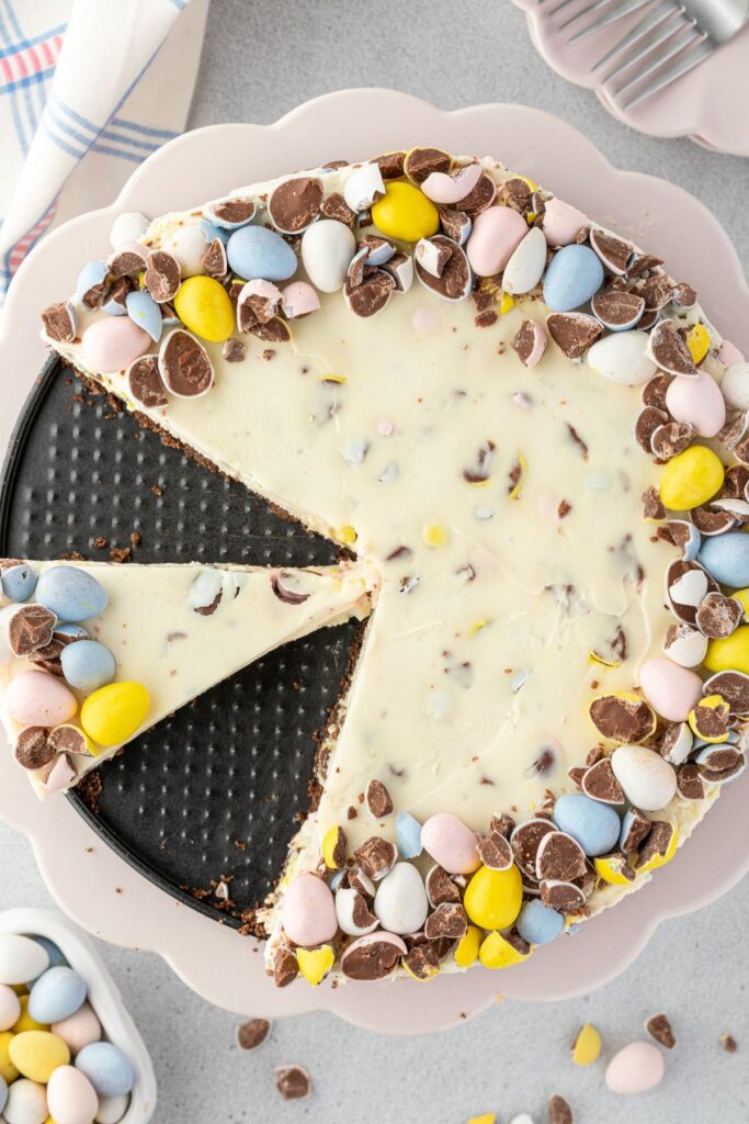 Easy No-Bake Mini Egg Cheesecake with a Chocolate Crust
