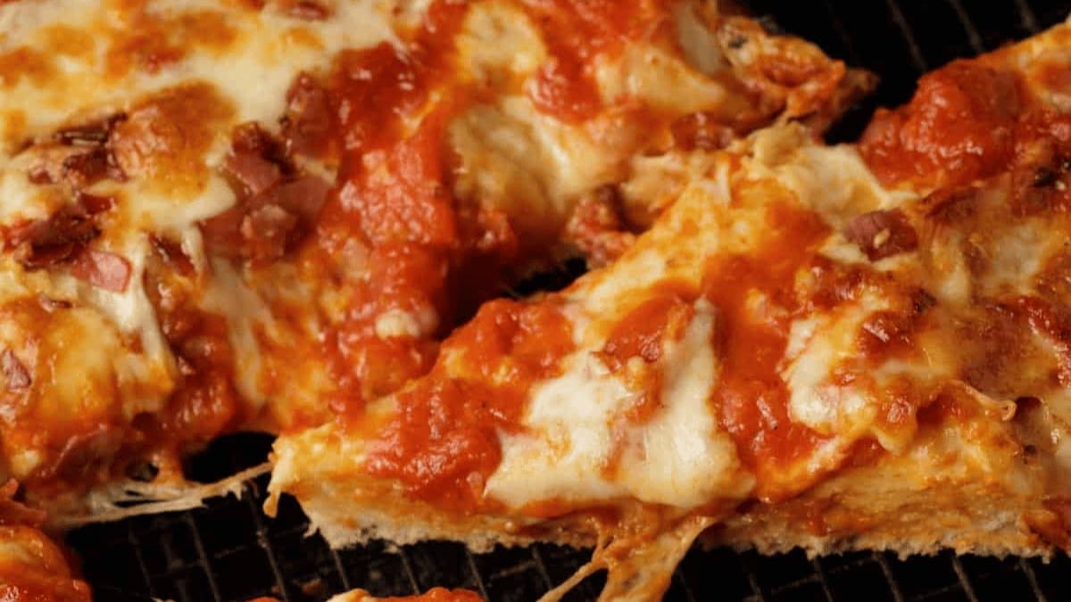 A close up shot of skillet pizza.