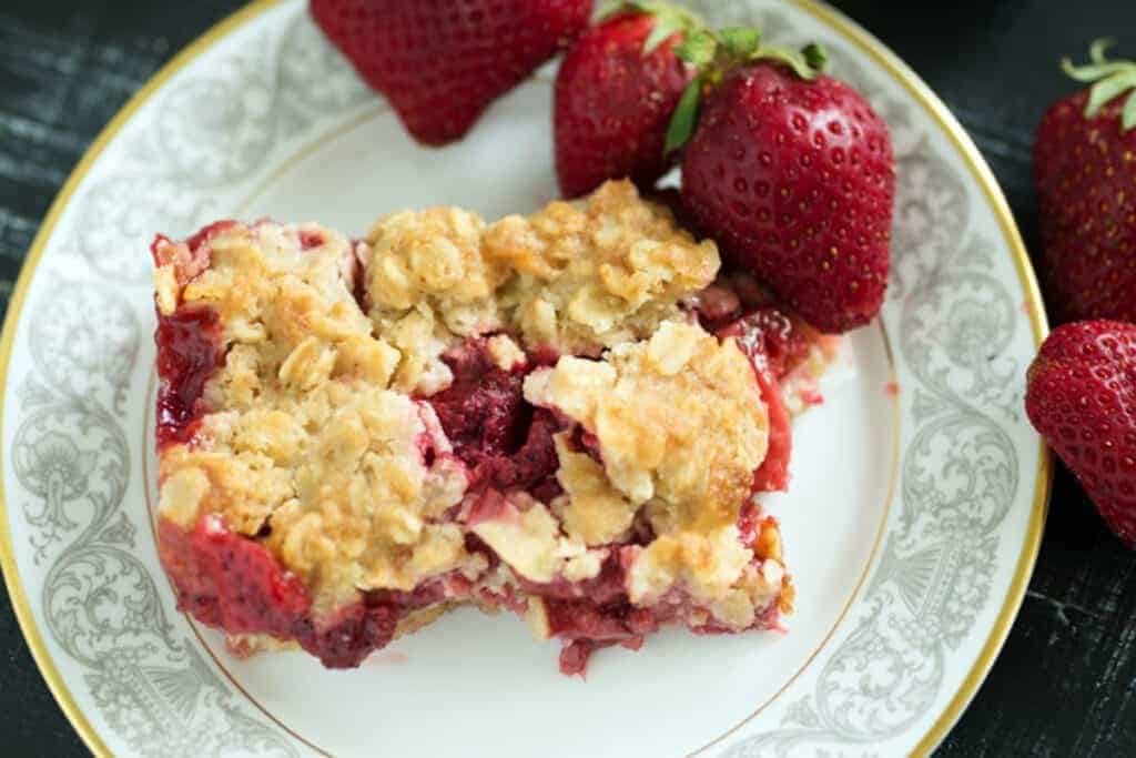 A close up shot of strawberry crisp bars.