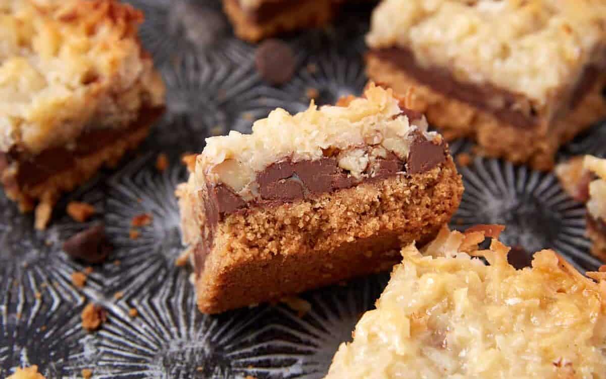 A close up shot of dolly bars.