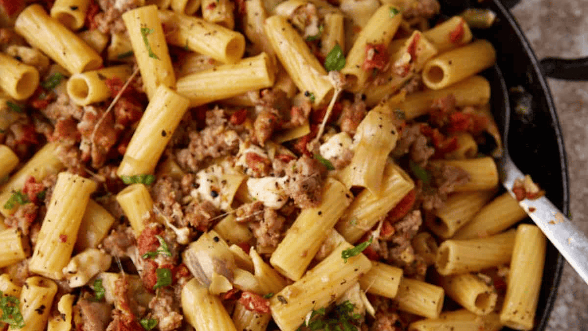 A lcose up shot of sun-dried tomato pasta and artichoke.